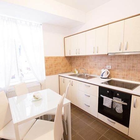 Sunny Old Town Apartment Брашов Экстерьер фото