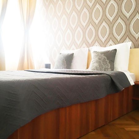 Sunny Old Town Apartment Брашов Экстерьер фото