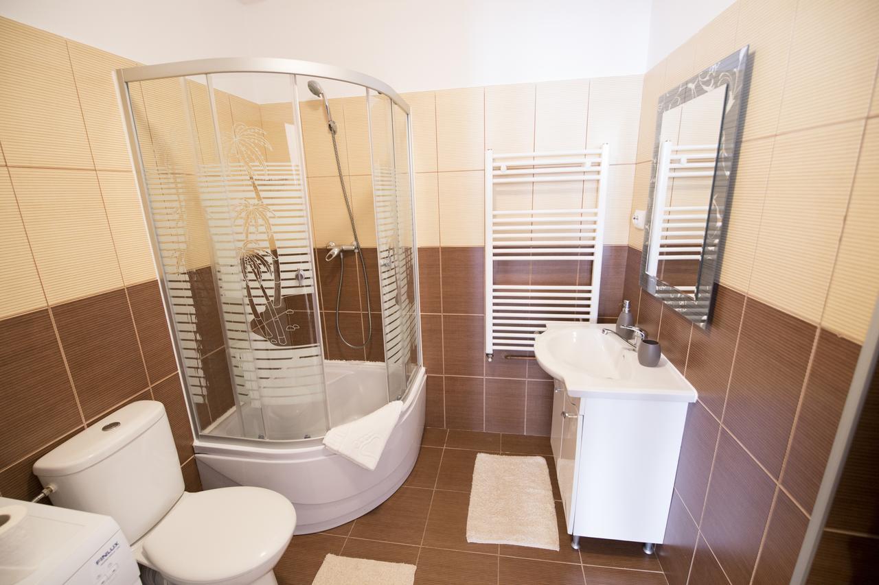 Sunny Old Town Apartment Брашов Экстерьер фото