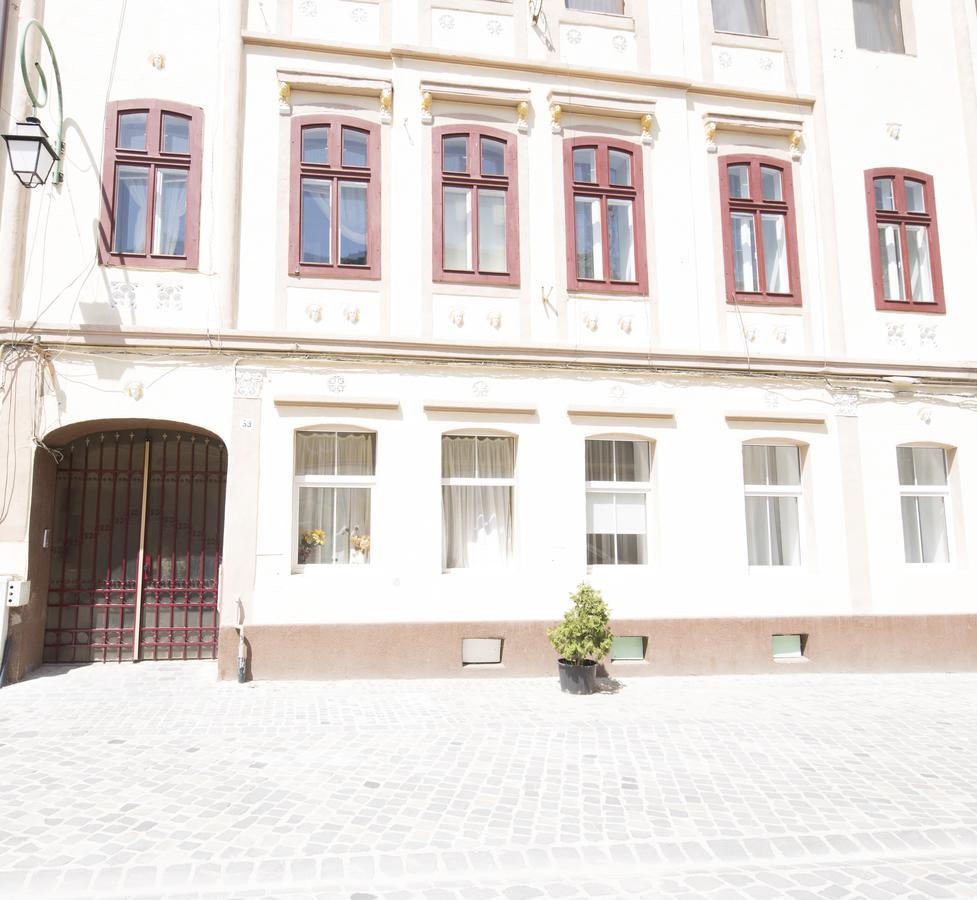 Sunny Old Town Apartment Брашов Экстерьер фото