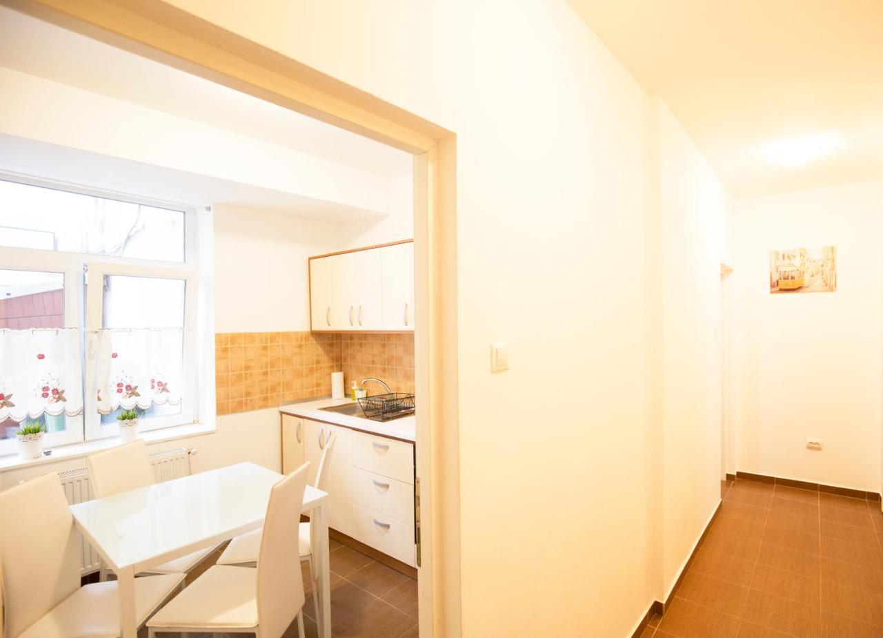 Sunny Old Town Apartment Брашов Экстерьер фото