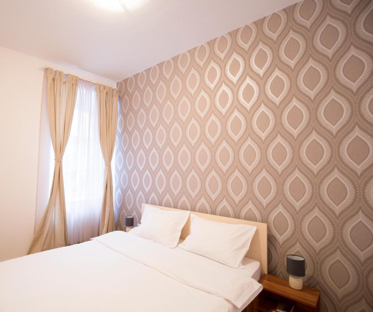 Sunny Old Town Apartment Брашов Экстерьер фото