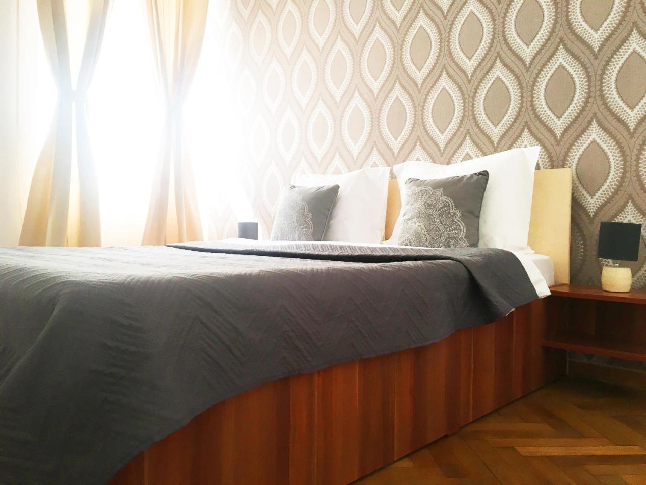 Sunny Old Town Apartment Брашов Экстерьер фото