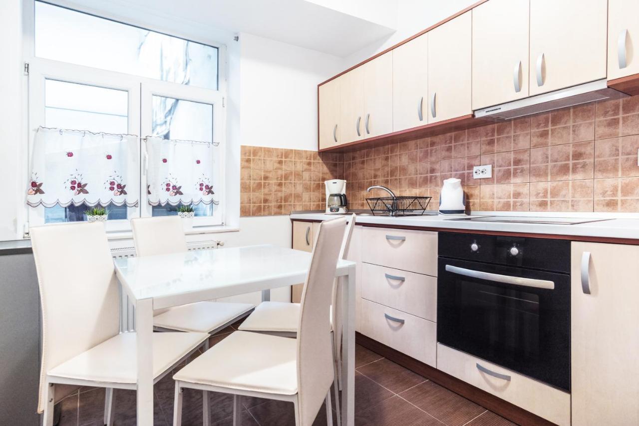 Sunny Old Town Apartment Брашов Экстерьер фото