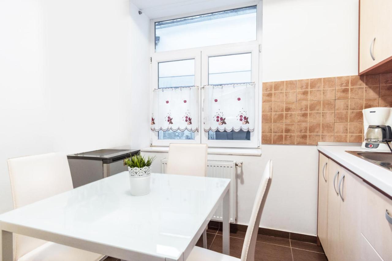 Sunny Old Town Apartment Брашов Экстерьер фото